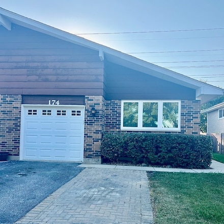 174 Paramount Dr, Wood Dale, IL 60191