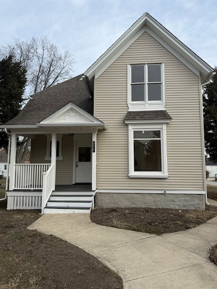 259 Gertrude St, Elgin, IL 60123
