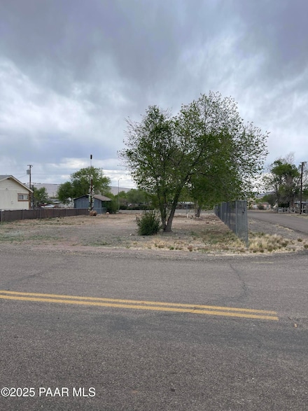22550 Cedar St, Seligman, AZ 86337