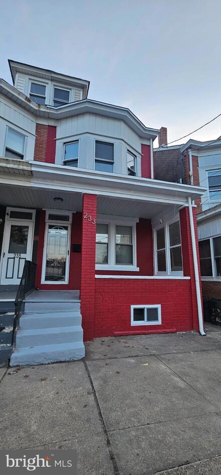 233 Grand St, Trenton, NJ 08611