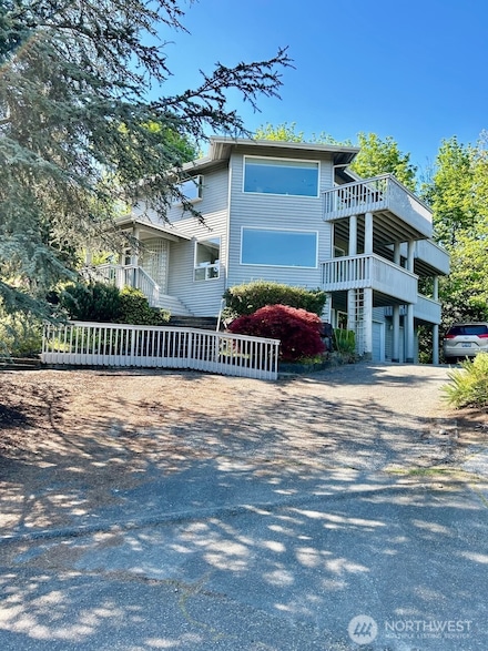 19749 53rd Ave NE, Lake Forest Park, WA 98155