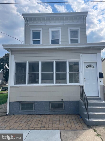 1507 Genesee St, Trenton, NJ 08610