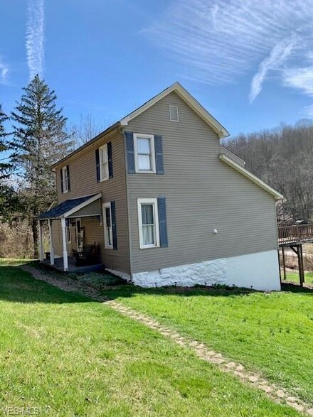 33770 W Pike St, Barnesville, OH 43713