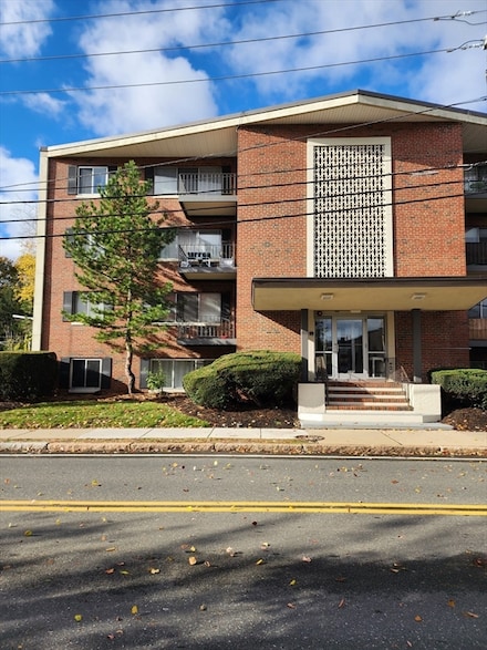 220 Essex St Unit 2, Melrose, MA 02176