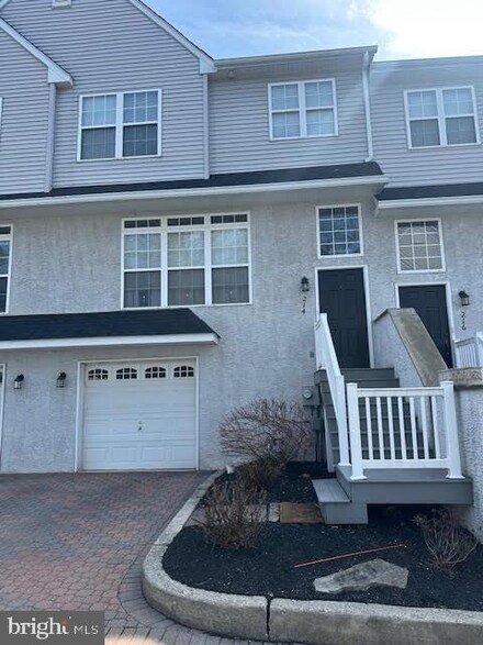 214 Debaptiste Ln, West Chester, PA 19382