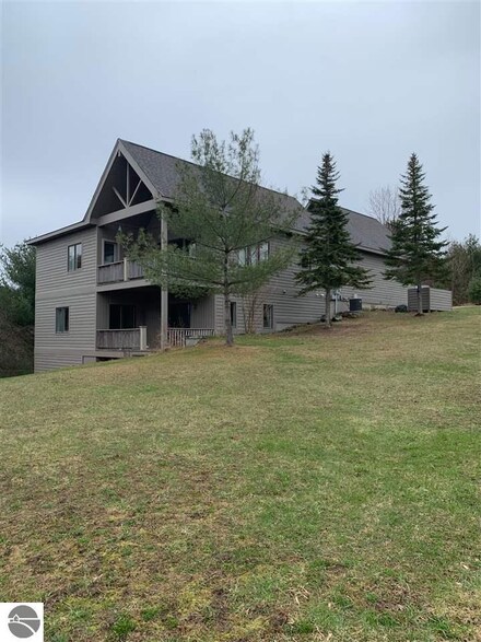 4335 Saddlebrook Rd, Bellaire, MI 49615