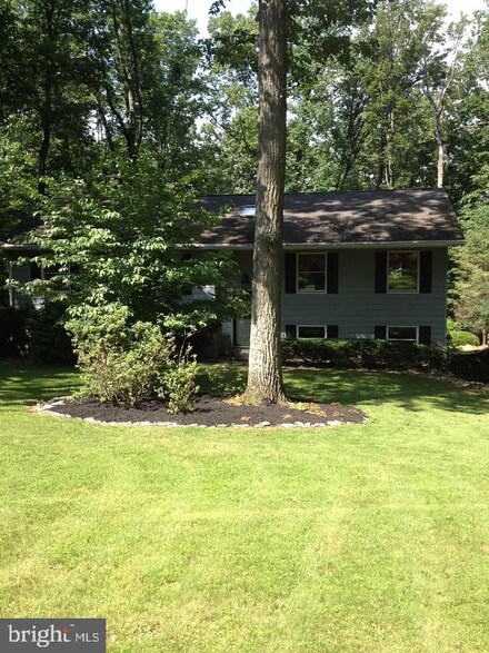 1293 Asper Dr, Boiling Springs, PA 17007