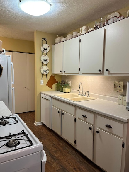 4201 Lakeside Ave N Unit 308, Brooklyn Center, MN 55429