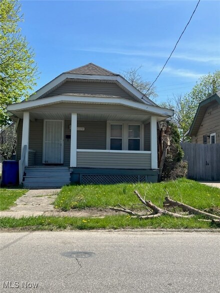 1379 Clearaire Rd, Cleveland, OH 44110