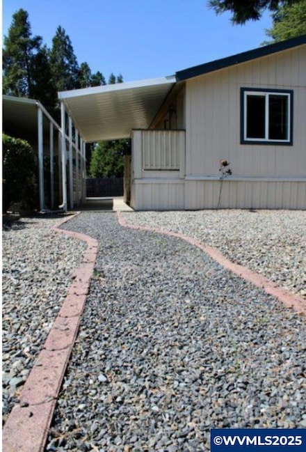 750 Roguelea Ln, Grants Pass, OR 97526