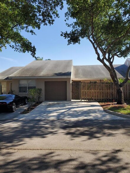 5150 Glencove Ln, West Palm Beach, FL 33415