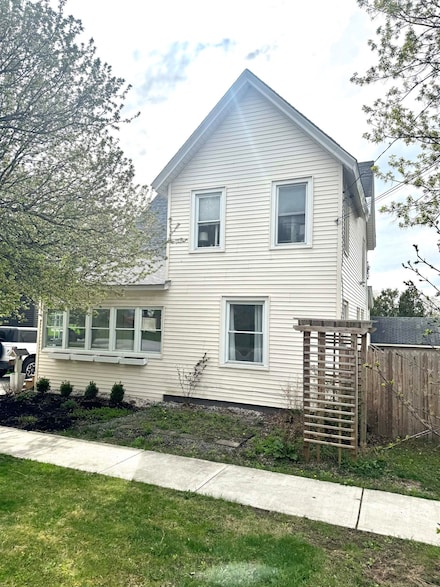 66 Messenger St, Saint Albans, VT 05478