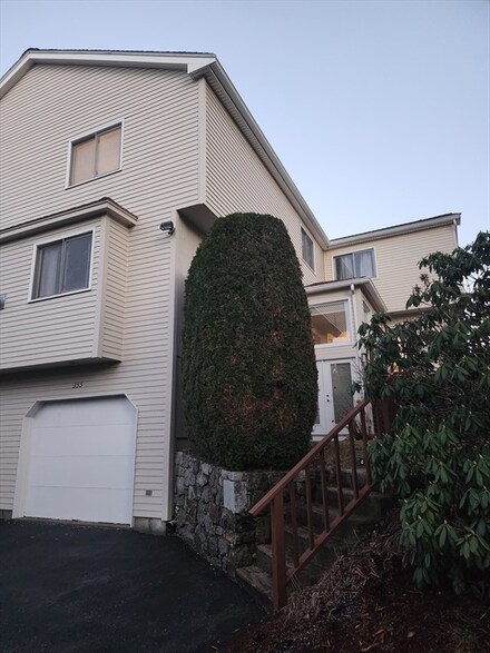 355 Captain Eames Cir Unit 355, Ashland, MA 01721