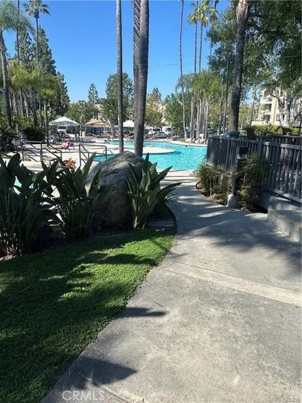 5500 Owensmouth Ave Unit 211, Woodland Hills, CA 91367