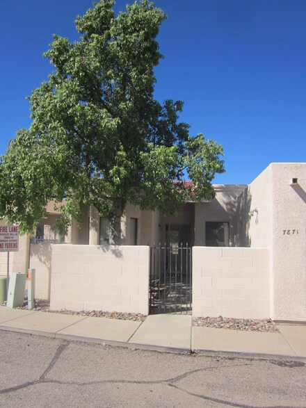 7871 E Roget Dr, Tucson, AZ 85710