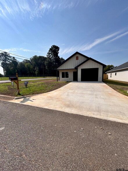 388 Alexander St, Kilgore, TX 75662