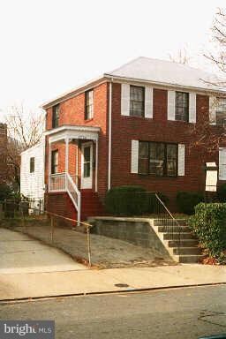 2736 S Uhle St, Arlington, VA 22206