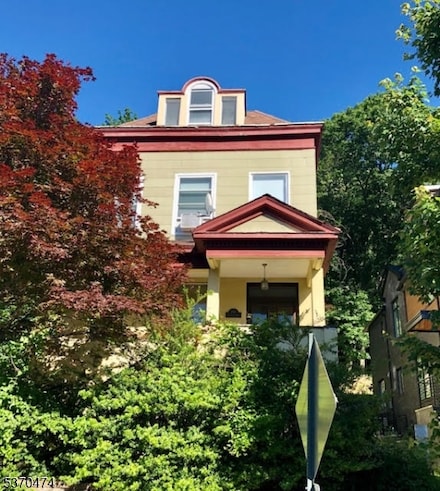 798 Undercliff Ave, Edgewater, NJ 07020