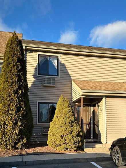371 Emmett St Unit 19, Bristol, CT 06010