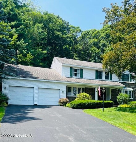 4 Upper Ball Ct, Albany, NY 12204