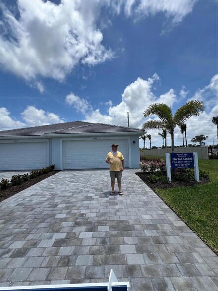 8057 Shore Lake Dr, Englewood, FL 34224