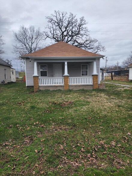 1522 N Farmer Ave, Springfield, MO 65802