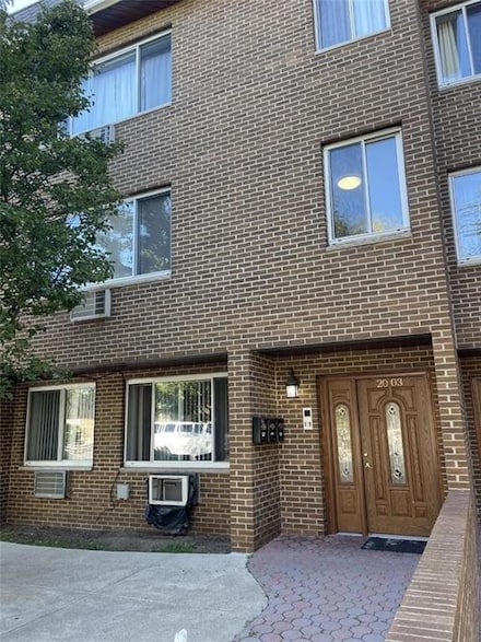 2003 49th St, Astoria, NY 11105
