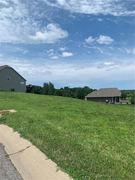 2711 Meadow Ridge Dr, Saint Joseph, MO 64504