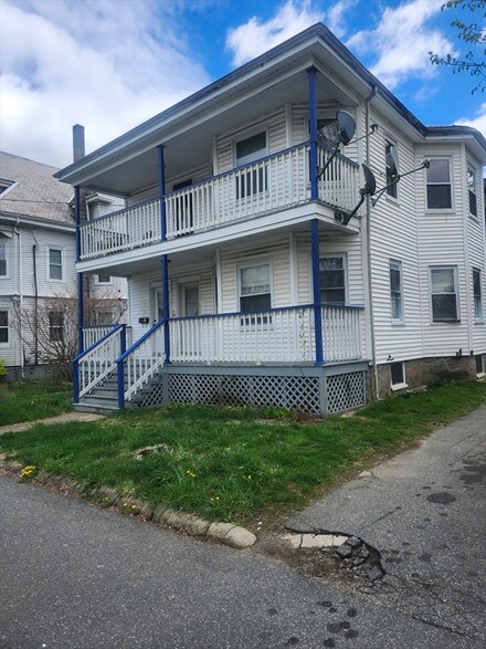 33 Field St, Brockton, MA 02301
