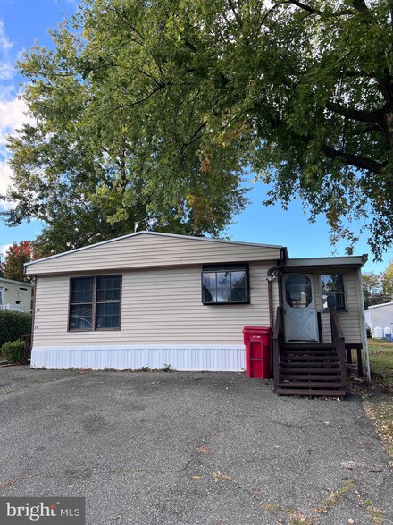 70 Mansfield Dr, Macungie, PA 18062
