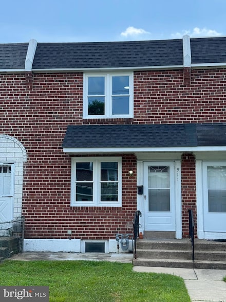 911 Taylor Dr, Folcroft, PA 19032