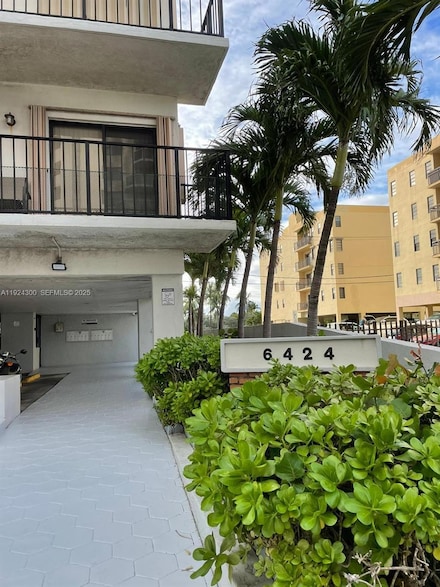 6424 Collins Ave Unit 204, Miami Beach, FL 33141
