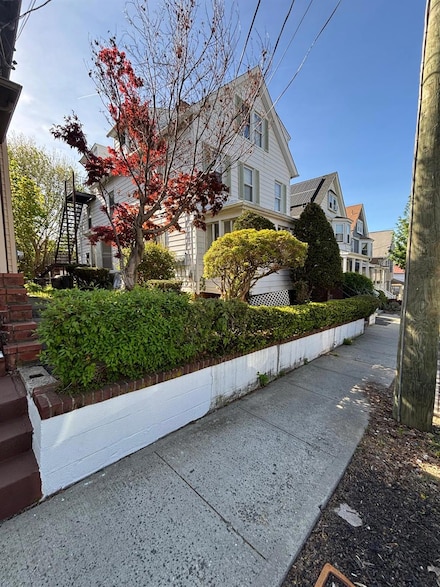 27 Lawrence Ave, Sleepy Hollow, NY 10591