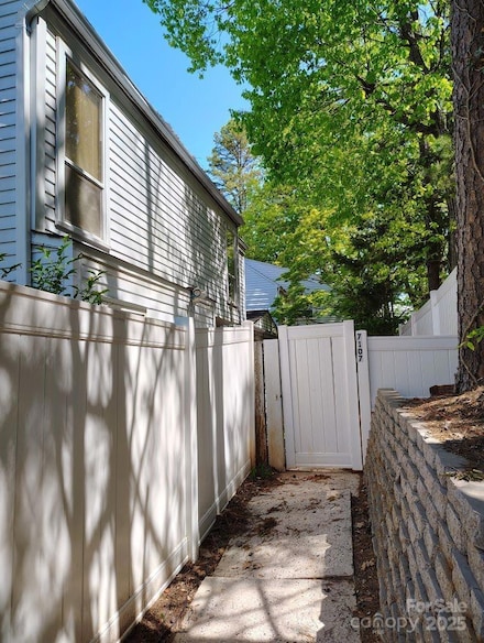 7107 Stonington Ln, Charlotte, NC 28227