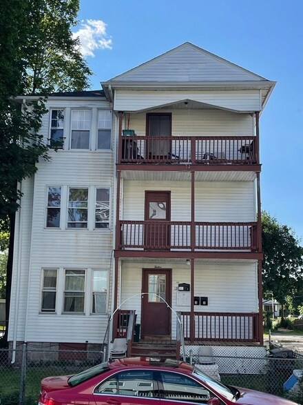 12 Fairbanks St, Worcester, MA 01610