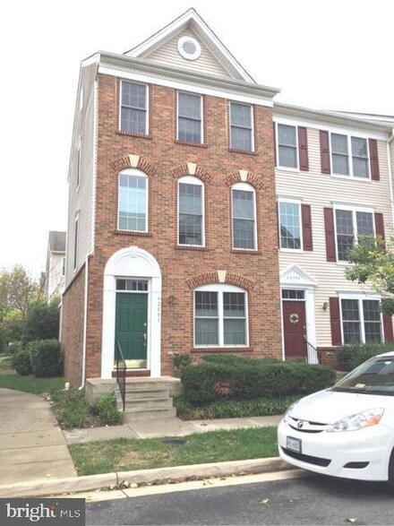 42801 Sykes Terrace, Chantilly, VA 20152