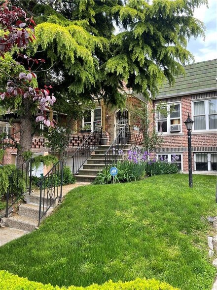 721 E 38th St, Brooklyn, NY 11210