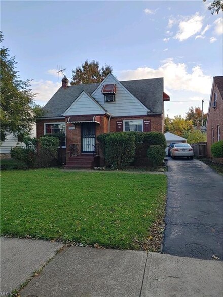 18304 Knoll Dr, Maple Heights, OH 44137