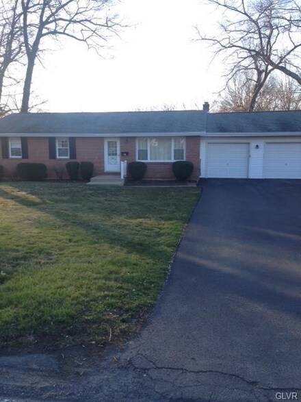 571 N Lehigh Ave, Wind Gap, PA 18091