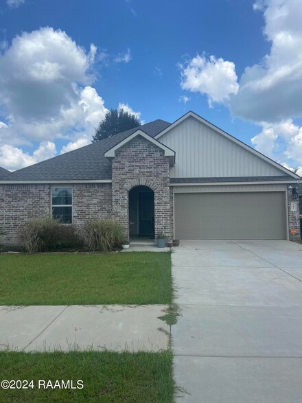 201 White Pine Dr, Lafayette, LA 70501