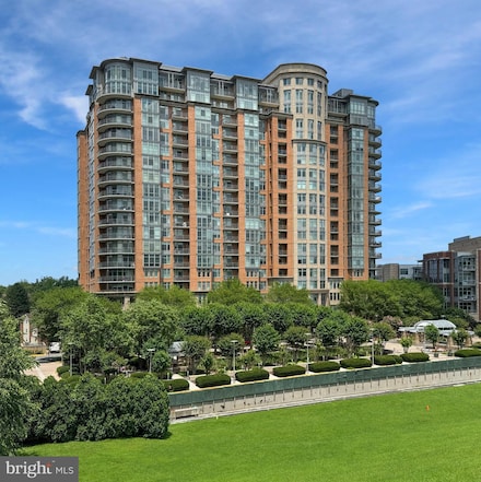 8220 Crestwood Heights Dr Unit 1106, McLean, VA 22102