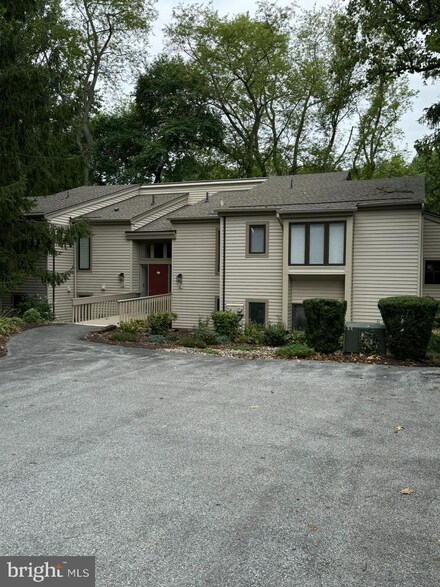 13 Chandler Dr, West Chester, PA 19380