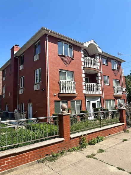 142-05 45th Ave, Flushing, NY 11355