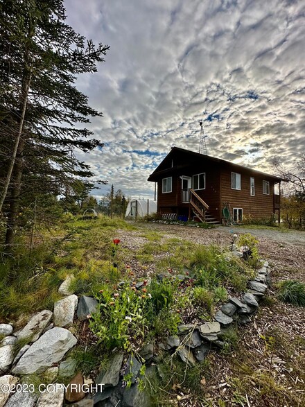 101 Highbush Ln, Kenai, AK 99611