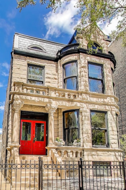 938 W Newport Ave, Chicago, IL 60657