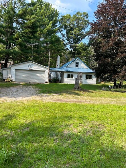 660 Ivy Ln, Marion, MI 49665