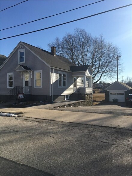 36 Williams St, Woonsocket, RI 02895