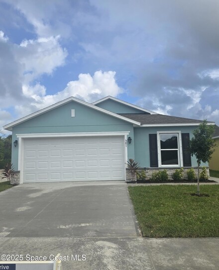 581 Richmond Cir SW, Palm Bay, FL 32908