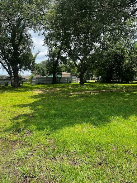 890 Boyd St, Beaumont, TX 77705
