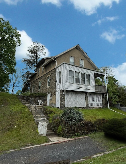 17 Springside Ave, Poughkeepsie, NY 12603